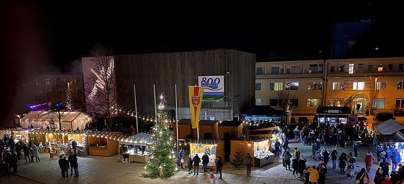 Wernecker Weihnachtsmarkt bei Dunkelheit