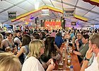 Kirchweih Bergrheinfeld Gäste im Festzelt der Bergrheinfelder Kirchweih
